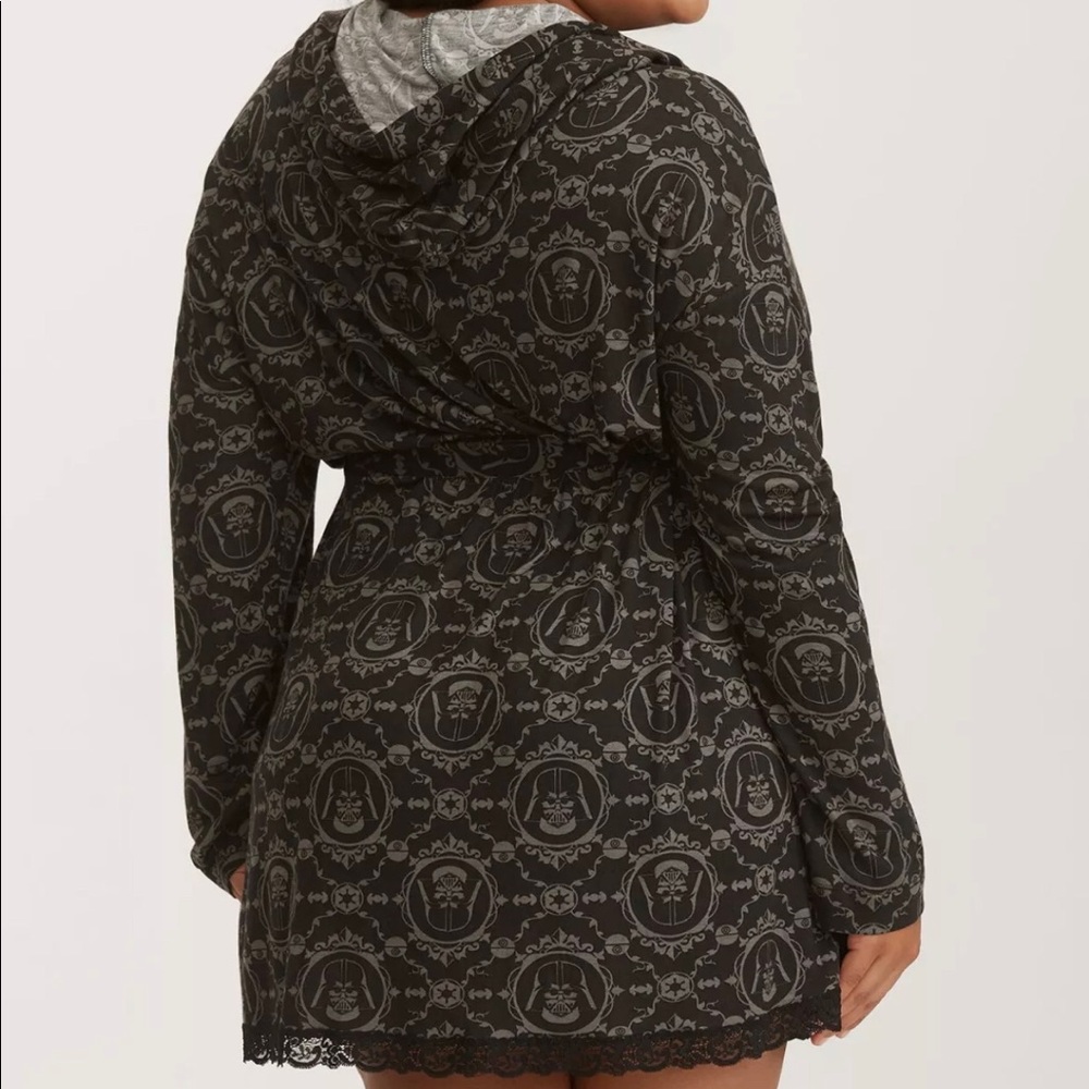 NWT TORRID Her Universe Star Wars Darth Vader Robe